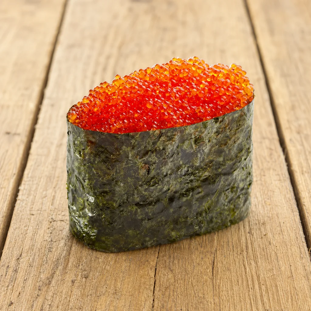Gunkan de tobiko, huevas de pez volador, de Kaiso Sushi & Poke